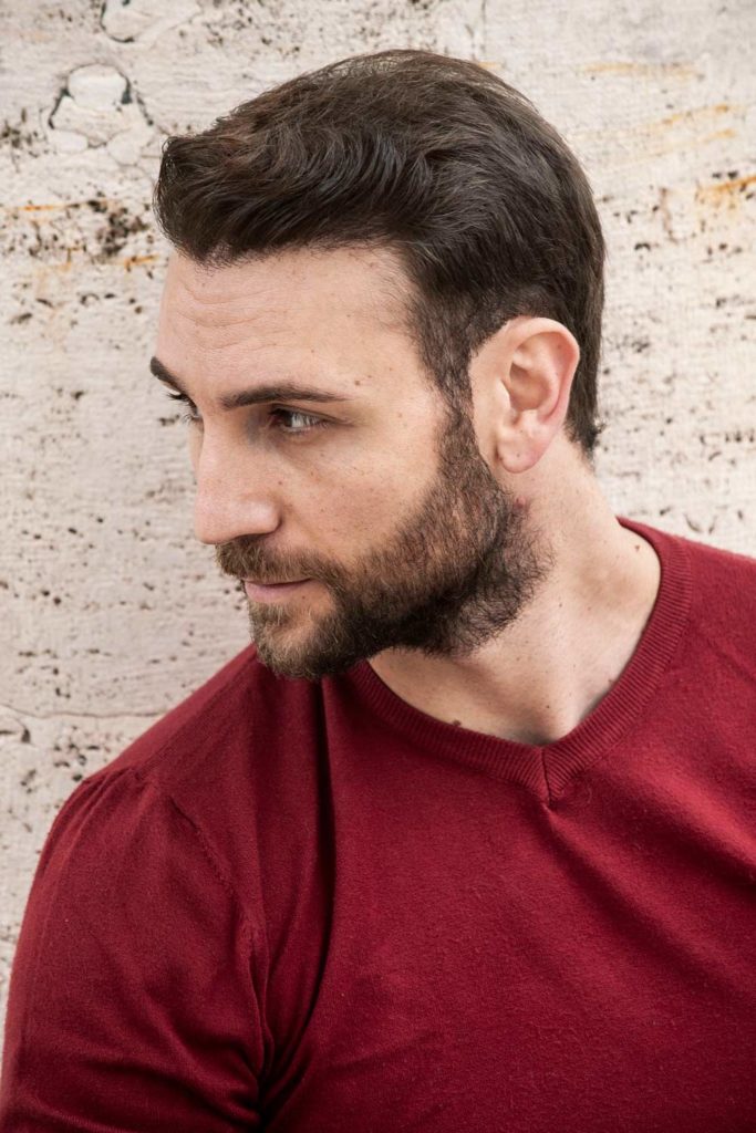 Mirko attore romano 30 anni con barba