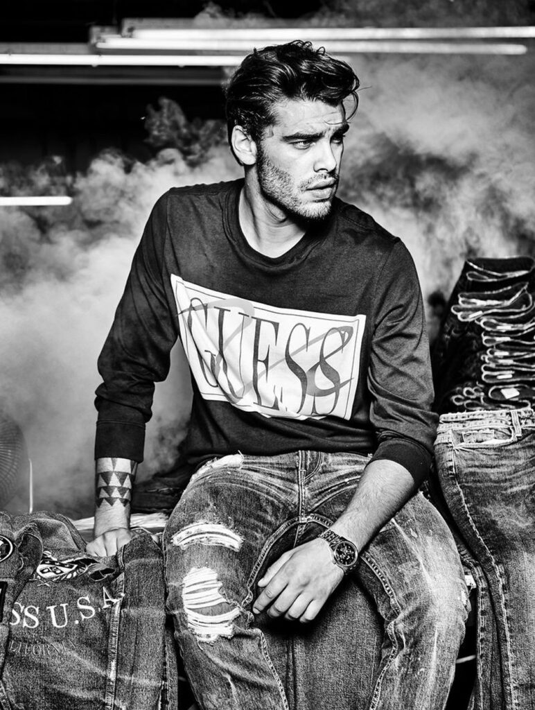 modello GUESS, Dolce &amp; Gabbana, grande fratello VIP, modello mediterraneo con occhi verdi