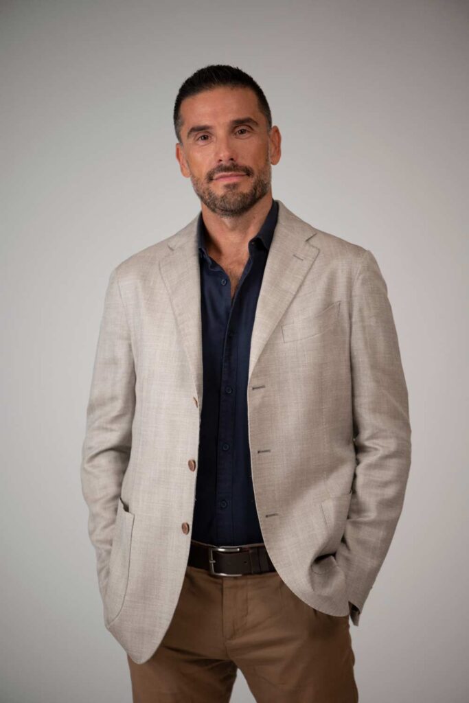 modello over 40, grey model, campagne pubblicitarie, spot tv, model management, agenzia per attori e modelli a Roma.