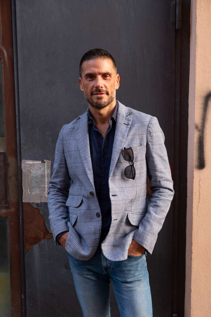 modello over 40, grey model, campagne pubblicitarie, spot tv, model management, agenzia per attori e modelli a Roma.