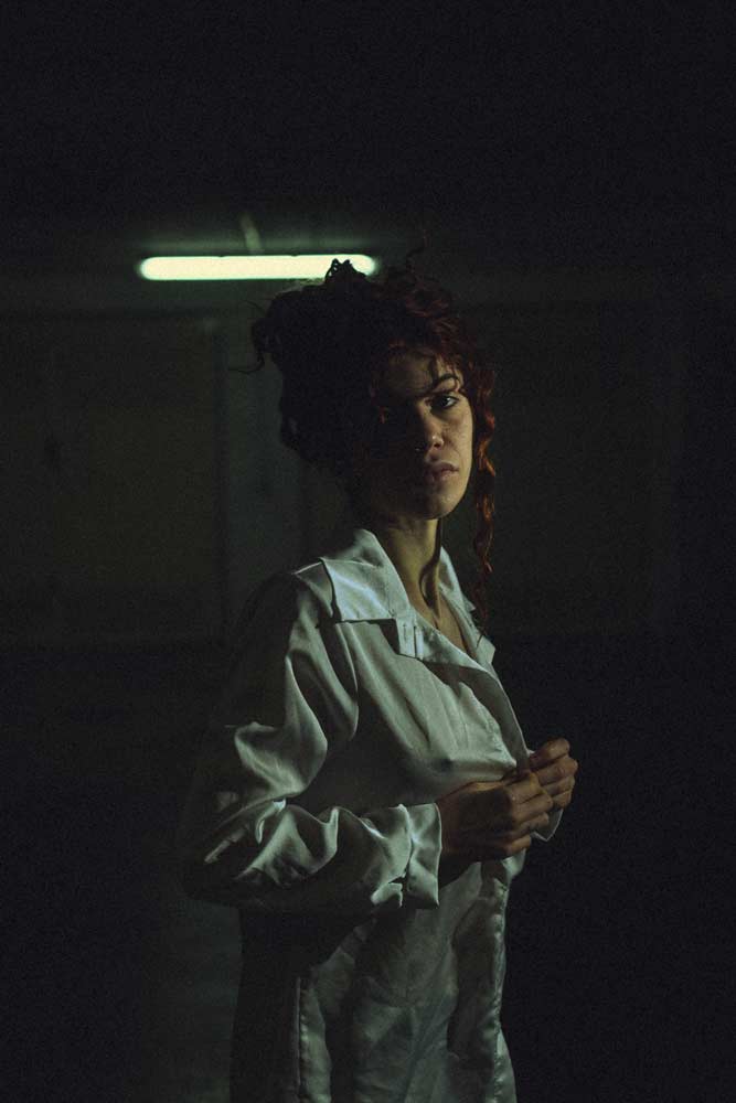 JENNY MATAI Giovane attrice capelli rossi e lentiggini