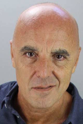 Roberto Pesaresi Attore italiano con esperienza nel cinema, teatro e spot pubblicitari.Basato a Roma, disponibile per nuovi progetti.Italian actor based in Rome with experience in films, theatre and commercials.Available for new projects.