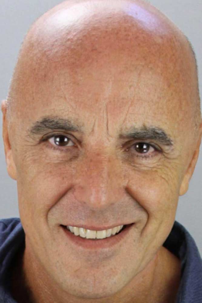 Roberto Pesaresi Attore italiano con esperienza nel cinema, teatro e spot pubblicitari.Basato a Roma, disponibile per nuovi progetti.Italian actor based in Rome with experience in films, theatre and commercials.Available for new projects.