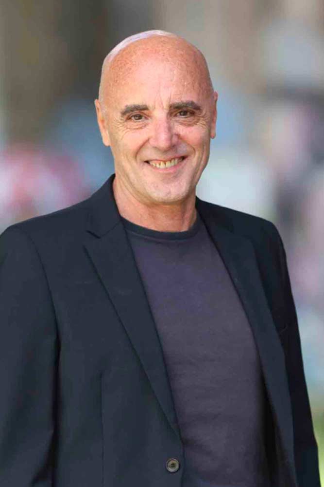 Roberto Pesaresi Attore italiano con esperienza nel cinema, teatro e spot pubblicitari.Basato a Roma, disponibile per nuovi progetti.Italian actor based in Rome with experience in films, theatre and commercials.Available for new projects.