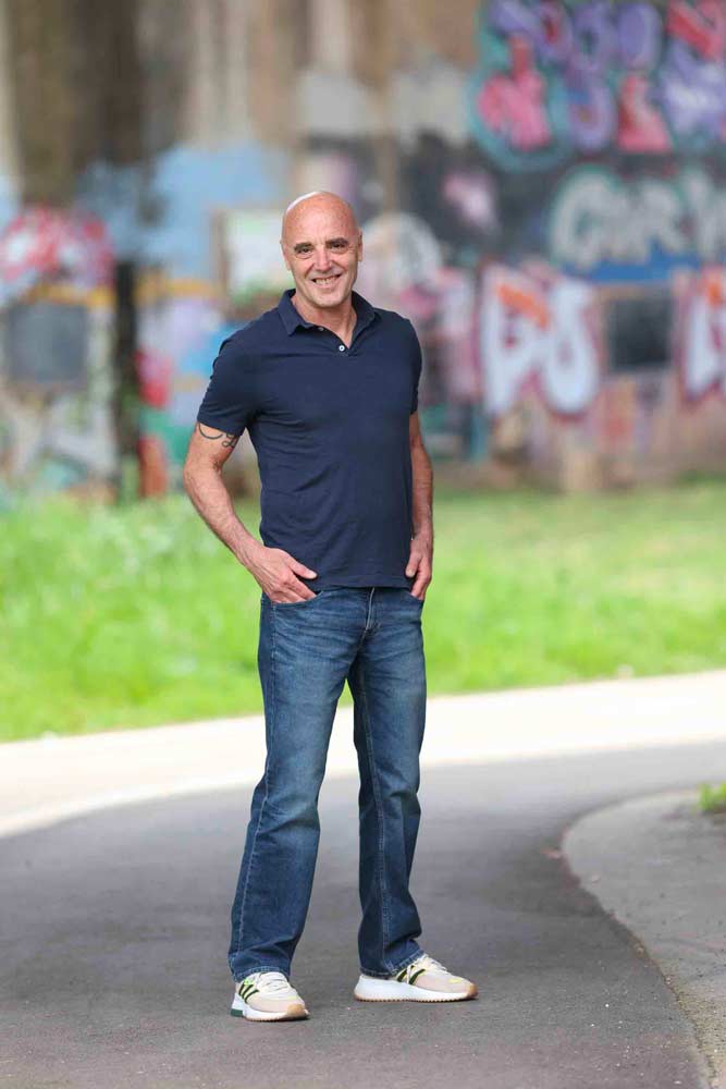 Roberto Pesaresi Attore italiano con esperienza nel cinema, teatro e spot pubblicitari.Basato a Roma, disponibile per nuovi progetti.Italian actor based in Rome with experience in films, theatre and commercials.Available for new projects.